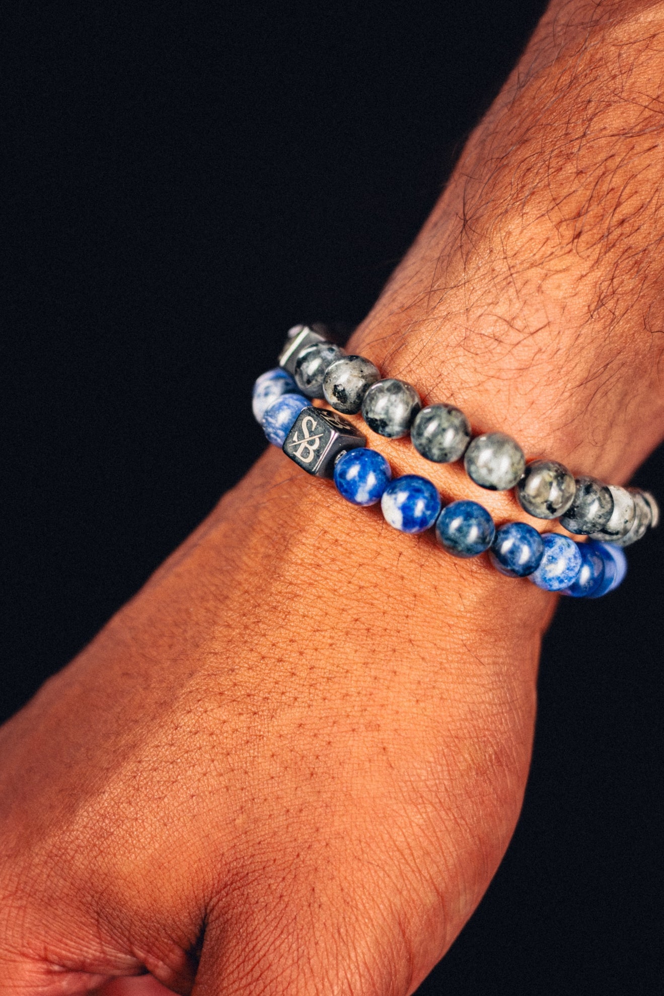 Kralen Armbanden: Edelsteen, Glas of Kunststof?