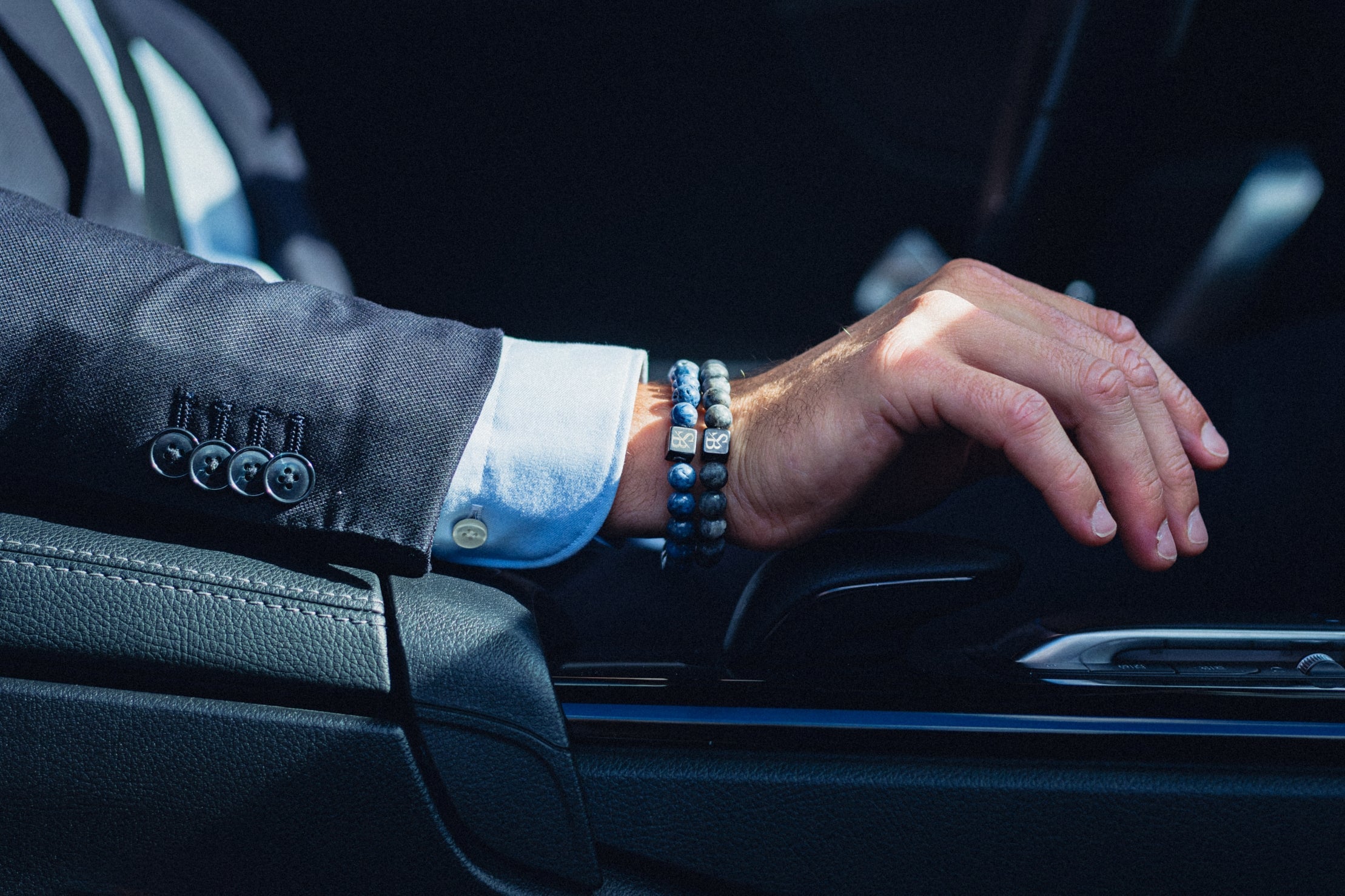 Bracelet Mannen: Vijf Situaties, Vijf Keuzes