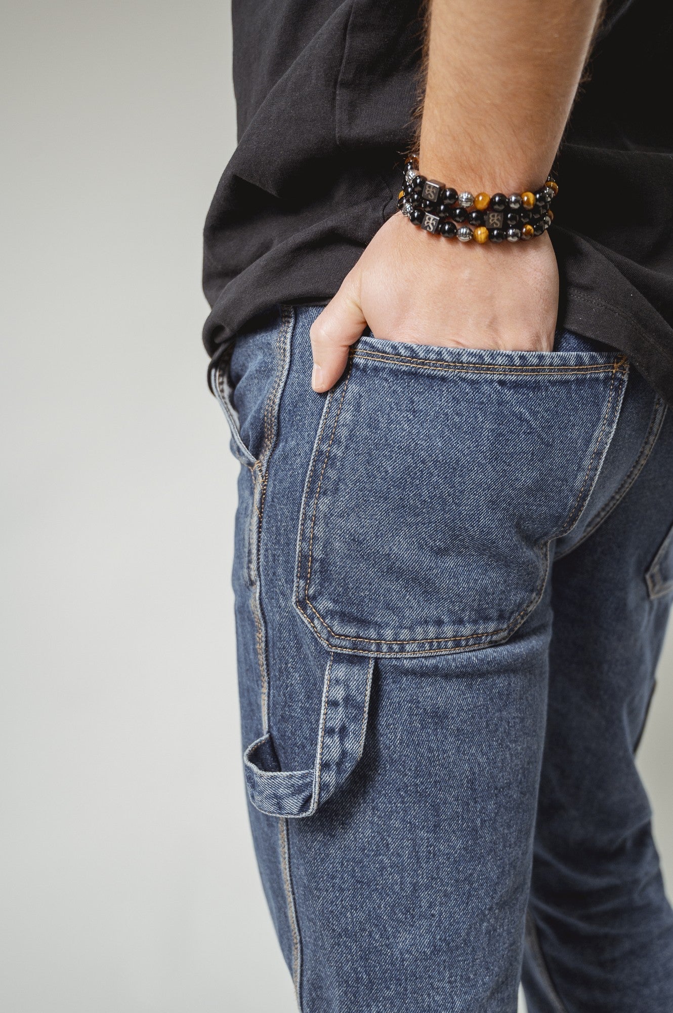 Gouden armbandjes voor mannen: 3 natuurstenen alternatieven