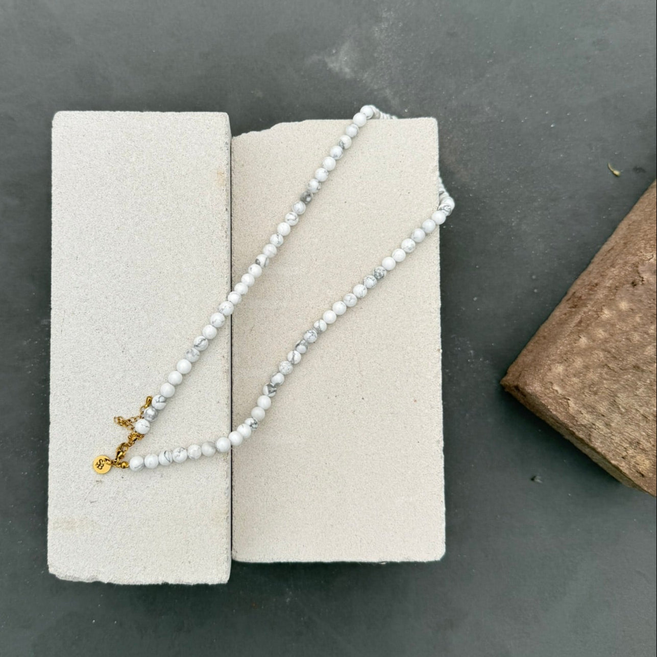 Ivory Veins Necklace (6mm)