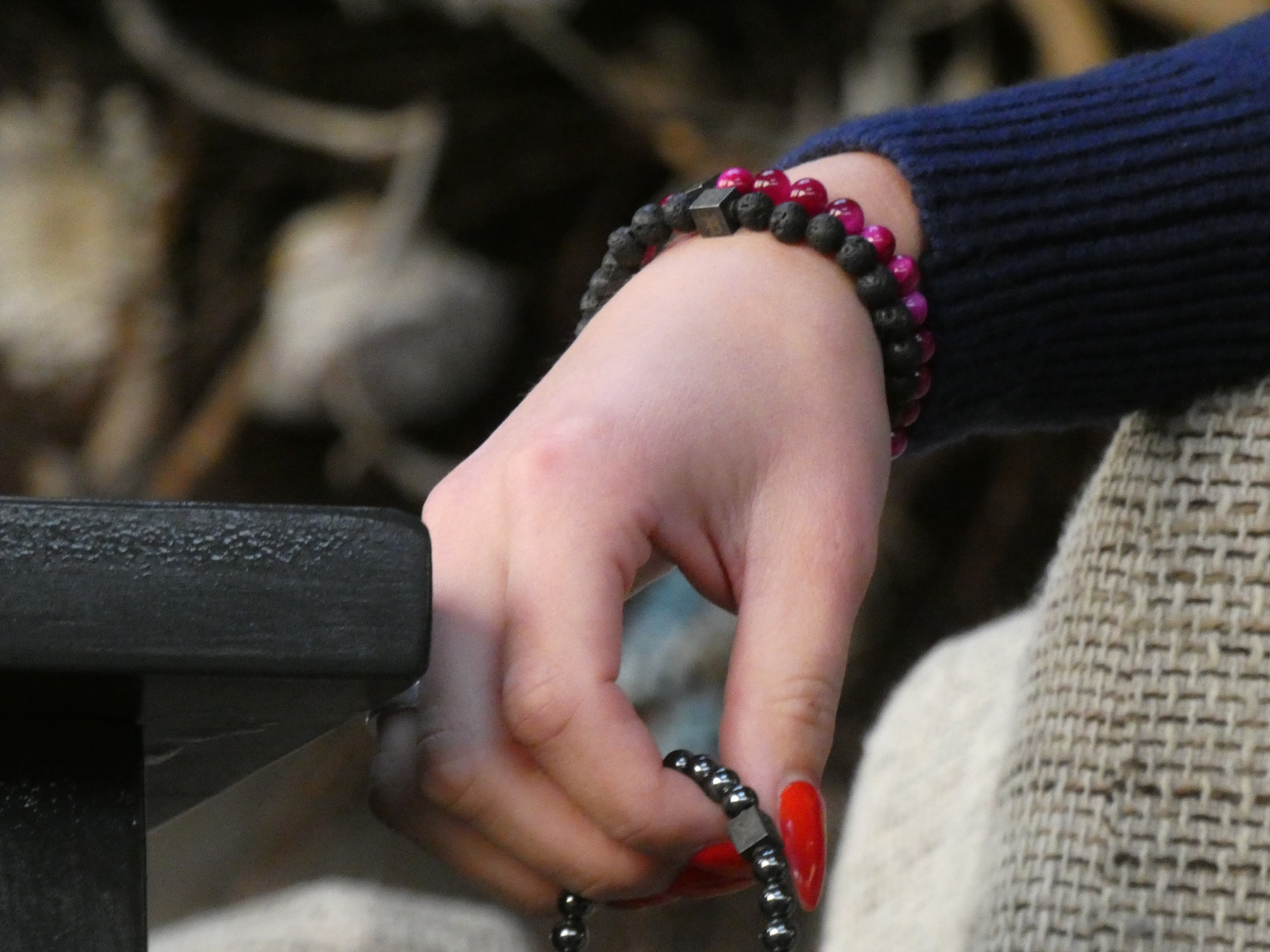 Lavasteen Armband Dames: Van Ruwe Vulkaansteen Tot Vrouwelijk Sieraad